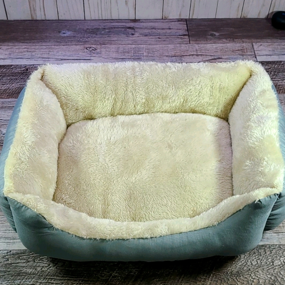 Small pet bed